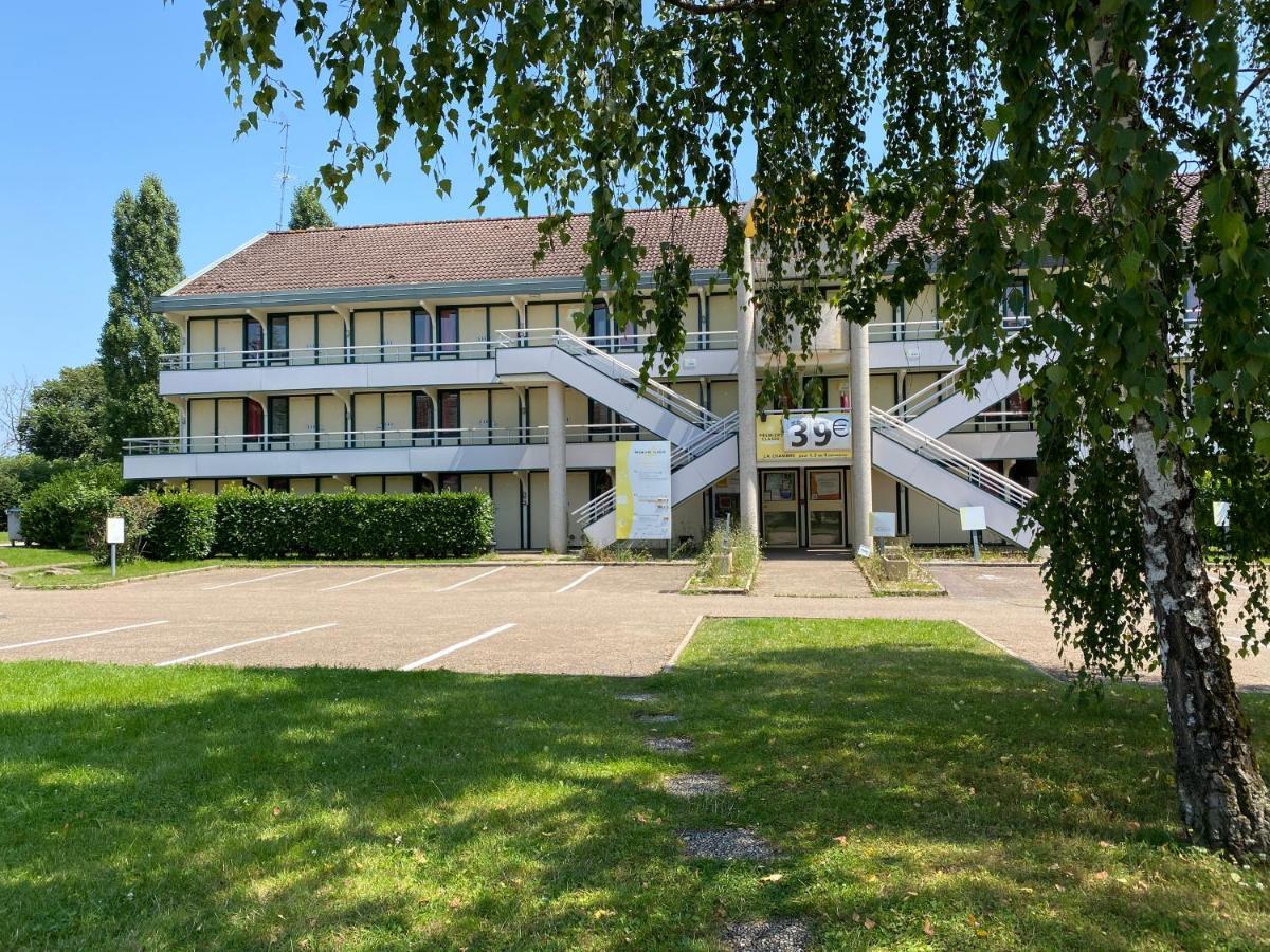 ホテル プルミエール クラッセ アヴァロン Sauvigny-le-Bois エクステリア 写真