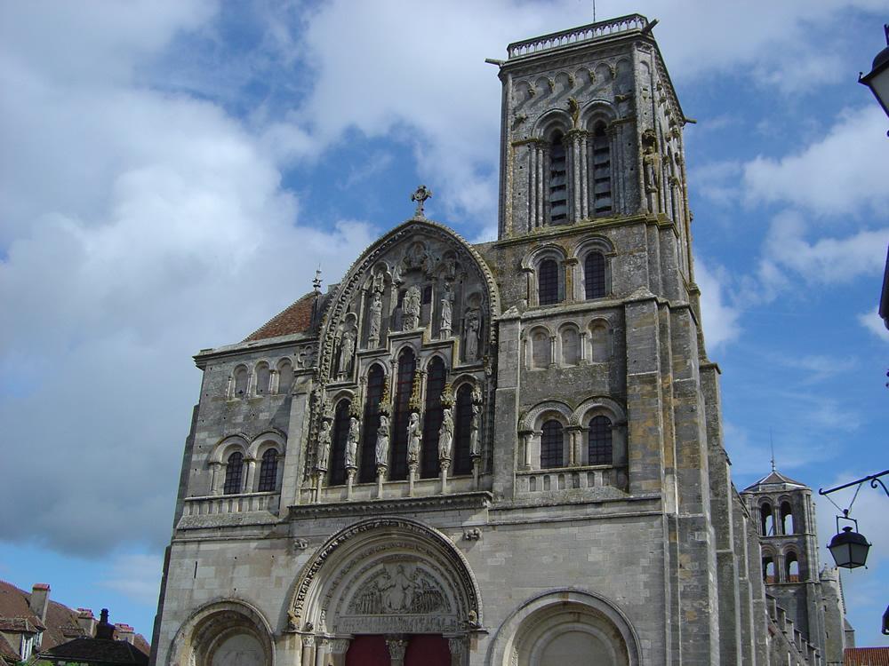 ホテル プルミエール クラッセ アヴァロン Sauvigny-le-Bois エクステリア 写真